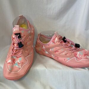 Vivay ~ Quick Drying Water Shoes Size 10 / X-Large ~ Pink Paint Splatter Design
